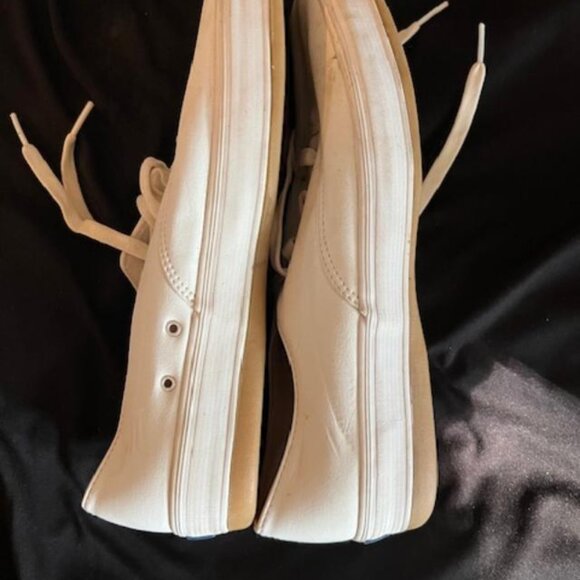 shoes - Picture 3 of 4